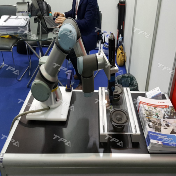 Hình ảnh sản phẩm Universal robots tại triển lãm