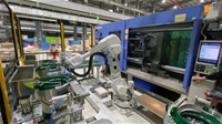 Robot tự động hóa máy đúc nhựa